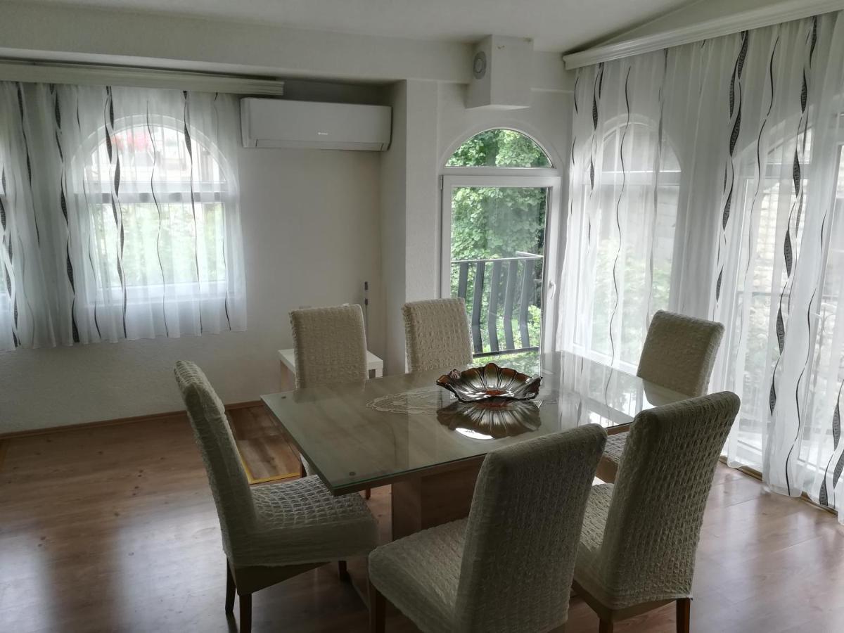 Petroski Apartment *